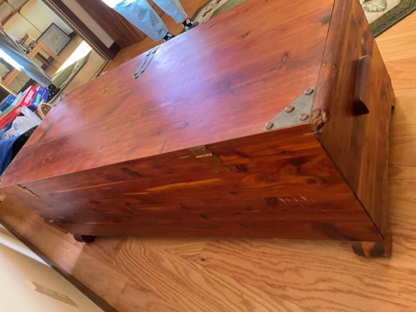 Classic SOLID CEDAR WOOD CHEST 1