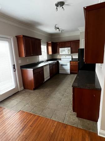 $1,650 / 3br - 1600ft2 - Nice 3 Bedroom, 2.5 Bath Townhome with Garage (209 Old Todds) (209 Old Todds Road)64022450871810123