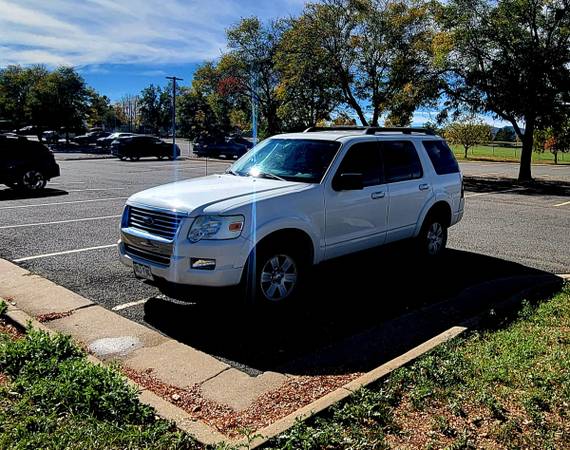 2010 Ford Explorer XLT 1