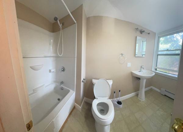 $3,300 / 3br - Renovated, some utilities are included (Amesbury)63856336231555124
