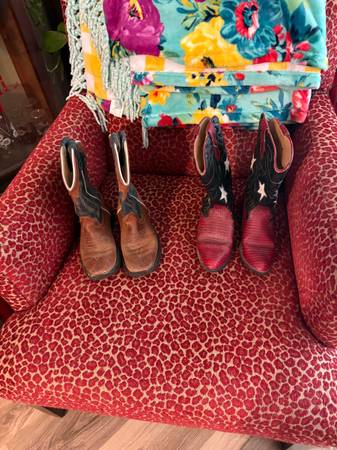 KIDS COWBOY BOOTS LIKE NEW 1