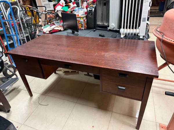 Wooden desk 1