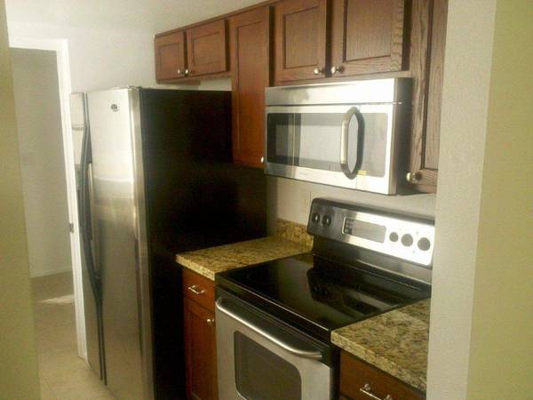 $1,795 / 3br - 1194ft2 - 1002 E Cheryl Dr (Phoenix)63623896384259123