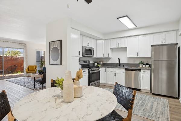 $2,793 / 1 hab - 850 pies² - Lavadora/Secadora en la Unidad, Patio Privado, Armarios Espaciosos con Espejo, Plazas de Aparcamiento Cubiertas (Thousand Oaks)63668271379459120