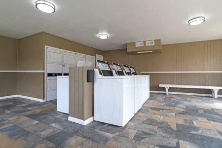 $1,500 / 2br - 965ft2 - Central Air and Heating, Linen Closet, Public Transportation (5875 Mountain Valley Ln, Dallas, TX)63796601761281120