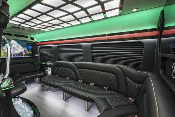 PARTY SPECIALS! STRETCH LIMO, SPRINTER LIMO, PARTY BUS AND MORE! - $100 (ANYWHERE)63654722835331121