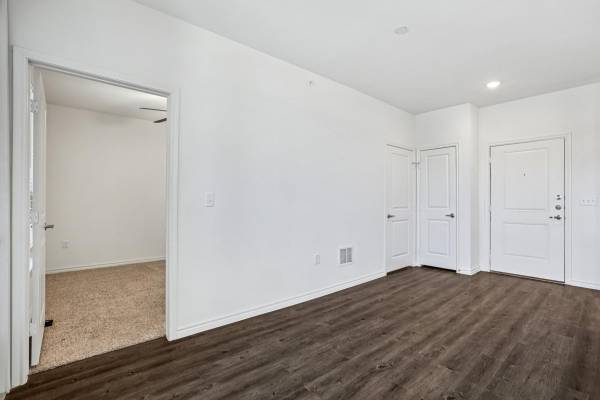 $999 / 1br - 650ft2 - Disability Access, Business Center, Activities Center (7011 McKinney Falls Pkwy, Austin, TX)63979116921475122