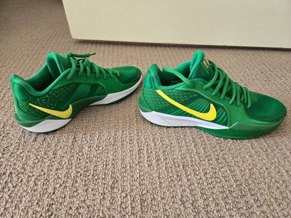 Oregon Nike running gym shoes woman 1