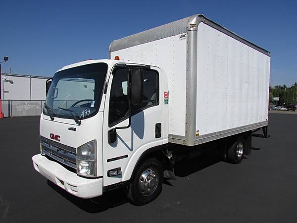 2008 Isuzu NPR Boxtruck - Photo 4