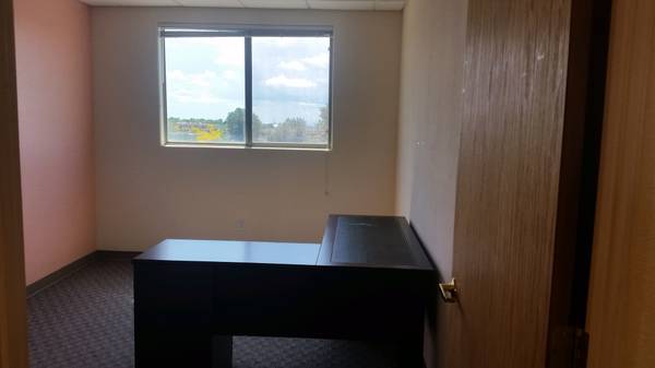 $1,400 / 782ft2 - Bright Office for Rent (Santa Fe)63806019603073120