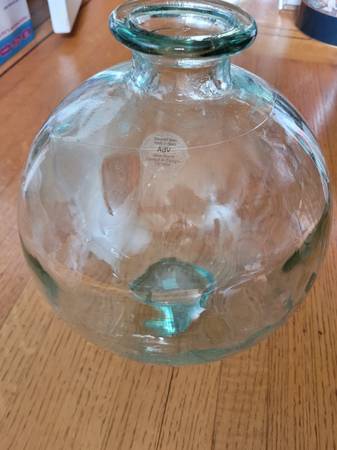 GLASS VASE 1