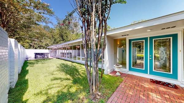 $290,000 / 3 hab - 2404 pies² - Rancho moderno de mediados de siglo en Dothan, AL (Distrito de Jardines)63470215757185122