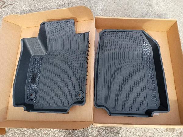 EQUINOX FRONT FLOOR MATS 2025 & 2026 1