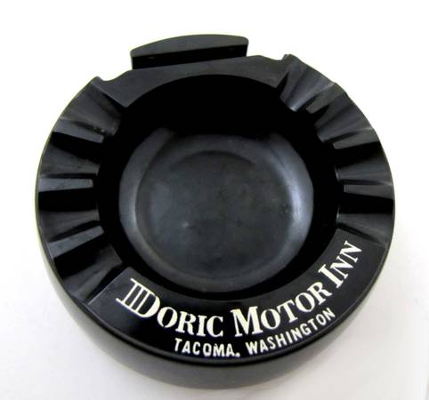 QUALITY EAGLE PLASTIC ASHTRAY 9 1