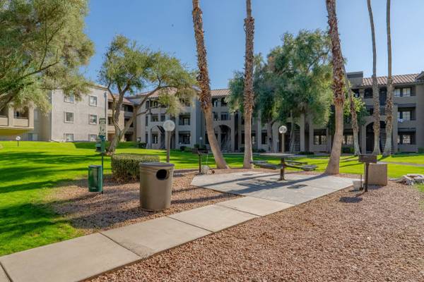 Looking for Your Next Home? Canyon Oaks Apartments 1