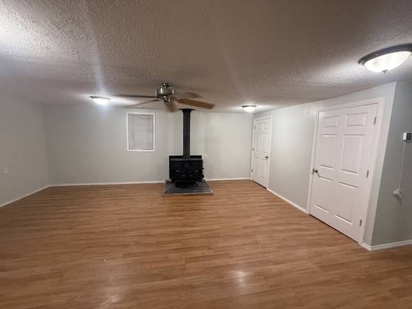 $2,400 / 3br - 1800ft2 - NEW RENOVATED HOUSE FOR RENT in SANDY (SANDY)63867270336259120