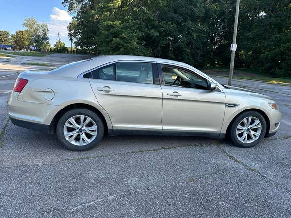 2011 FORD TAURUS   4000$  UN SOLO DUEÑO - $4,000 (Atlanta)63621001791233124