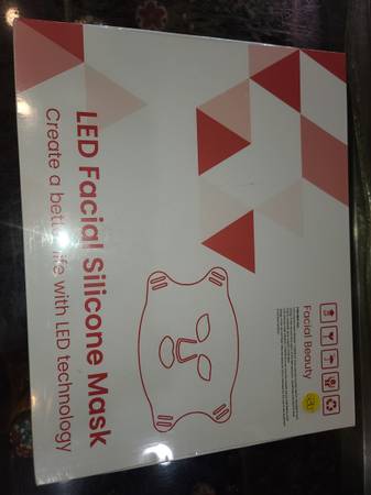 Máscara facial de silicona LED - $230 (Corrales)