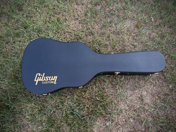 Gibson Custom Hardshell Guitar Case (Fits J-45 & Dreadnoughts) 1