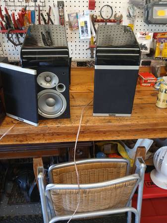 Infinity Classica C205 bookshelf speakers 1
