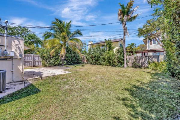 $640,000 / 3br - 1737ft2 - 3B/2B  Home/Duplex with Large Fenced Yard (Hollywood)63906440932227124