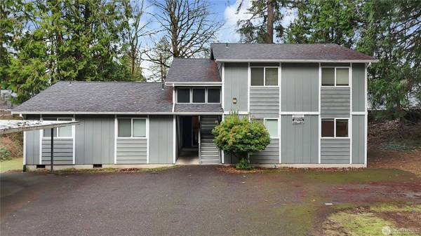 Well Maintained Triplex in Lacey!! 1
