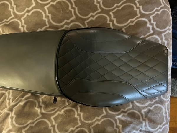Asiento trasero Corbin (sin calefacción) para Indian Challenger - $500 (Bristol)63438867188995122