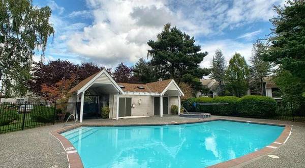 $1,495 / 1br - 605ft2 - Lavadora y Secadora en Casa, Ventilador de Techo, Cochera y Estacionamiento Fuera de la Calzada (Everett)63688443929859123