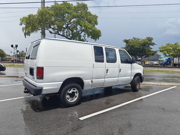 2012 Ford E-250 - Photo 2