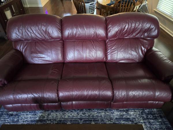 La-Z-Boy Recliner Couch and Loveseat 1