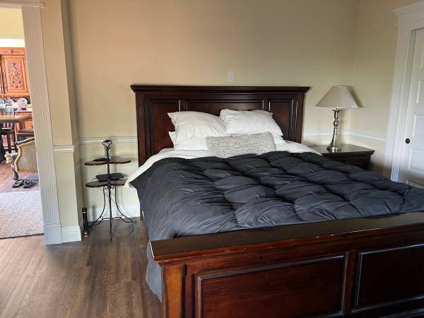 $1,250 / 145ft2 - Suite principal en alquiler (Hollister)63880017031553120