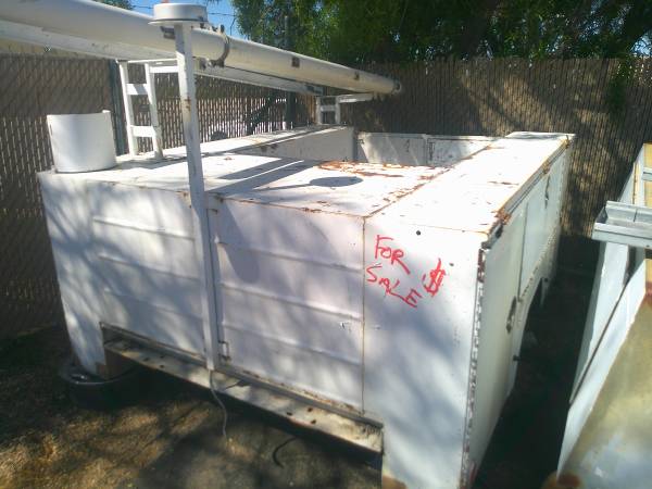 8 Ft Utility box 1