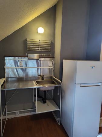 $1,175 / 1br - 1000ft2 - Unique Studio in Historic Home (Newberg)63999454585858122