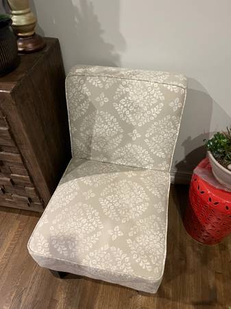 Excellent Ivory Upholstered Chair 1