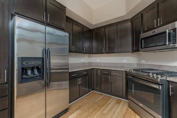 $1,000 / 2br - 898ft2 - Situated in Emeryville!, On-call Maintenance, 2BD 2BA (emeryville)64023721837314123