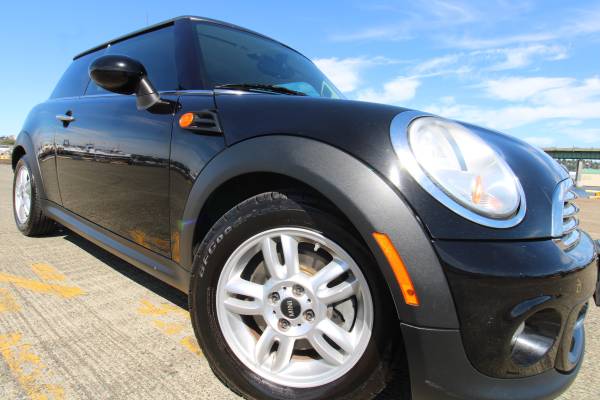 2012 R56 MINI COOPER Hardtop NEGRO MEDIANOCHE, MANTENIMIENTO REALIZADO. Solo 94 mil millas - $6,500 (especializados únicamente en MINI / FINANCIAMIENTO DISPONIBLE)63469890124547121