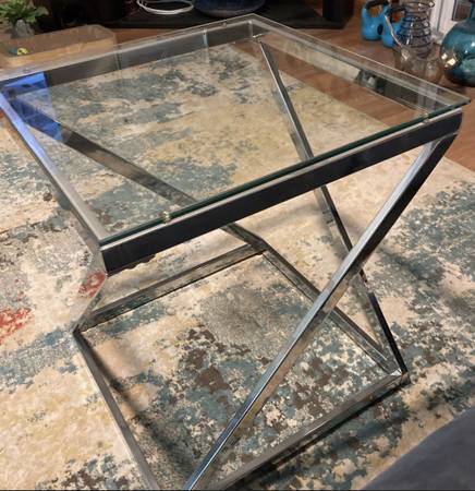 Mesa auxiliar decorativa cuadrada grande Conlin con vidrio templado/acero cromado - $80 (Union Square)63471464116355120