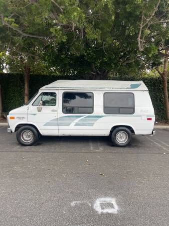 Furgoneta Chevy 1993 con pocos kilómetros - $6,000 (Ventura)63436229195651122