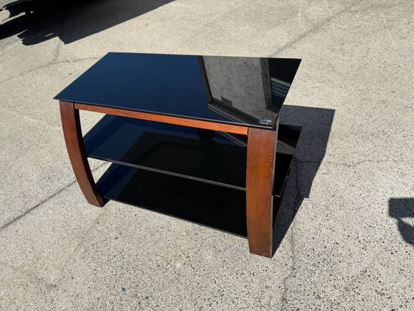 Very nice TV stand / Media stand 1