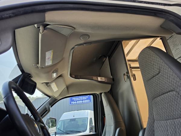 2022 Chevrolet Express 3500 17ft - Photo 12