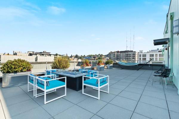 $2,415 / 1br - 670ft2 - Two-Tone Kitchen Cabinets, In the Heart of Capitol Hill, Dishwasher (Capitol Hill)63874306426115121