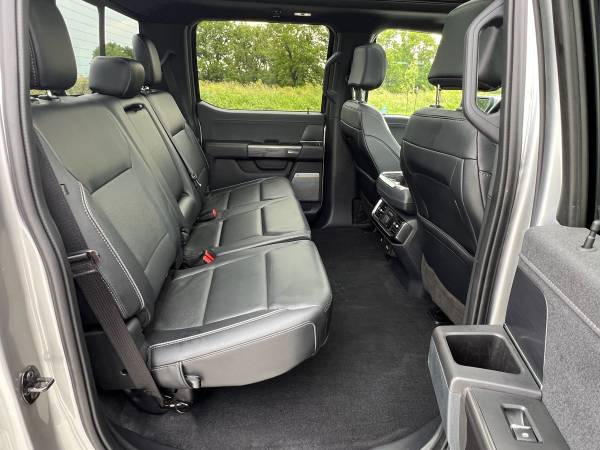 2023 Ford F-150 Lariat 4x4 - Photo 13