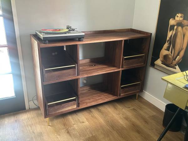 record player display & storage 1