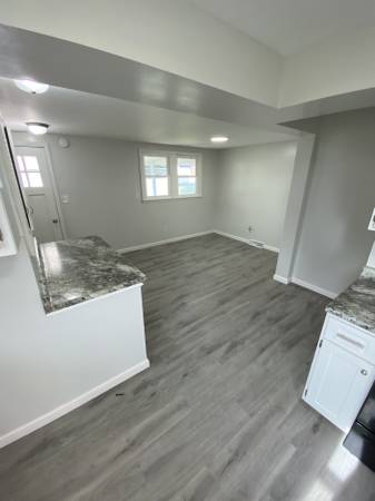 $1,200 / 3br - Nice 3 Bed/ 2 Bath house (South Shore (Sandhill))63808846771713123