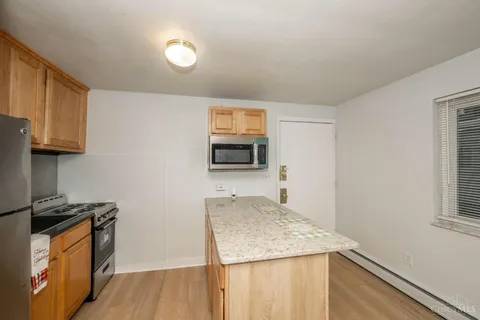 $750 / 1br - 700ft2 - 1BR / 1 BA Bond Hill / Norwood (Bond Hill / Norwood)63685943841411121