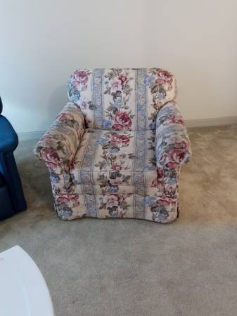 Matching loveseat and chair 1
