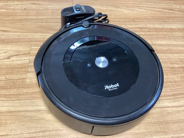 iRobot Roomba E5 Self-Charging Wi-Fi Connected Robot Vacuum and Base Station 1