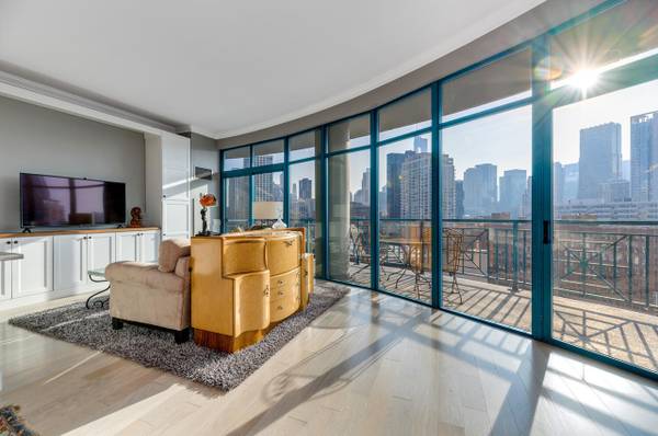$3,062 / 2br - 1310ft2 - full size whirlpool tub 2 br -2 ba in-unit laundry (Chicago)63771219268353122