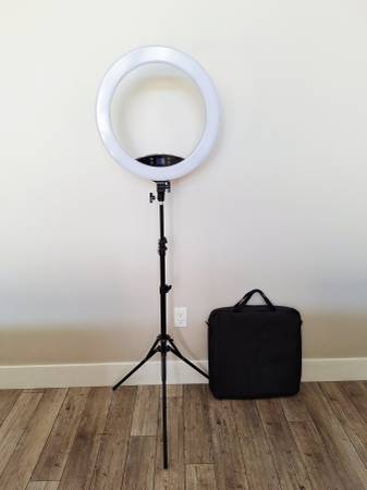 Eoto Light 19" RING LIGHT w/ Tripod Stand 1