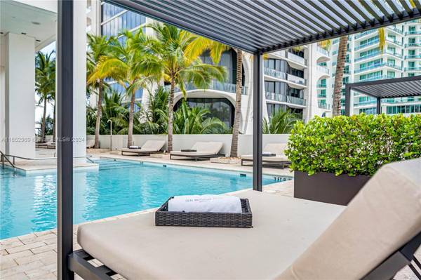 $715,000 / 2br - 1123ft2 - Ten Museum Park Downtown Miami 2 Bedroom 2.5 Bath (Downtown Miami)63825137288963123